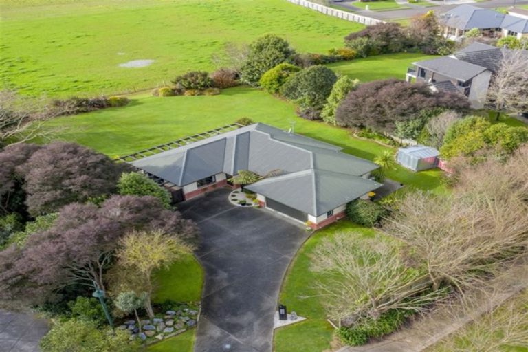 Photo of property in 10 Clifford Close, Levin, 5510