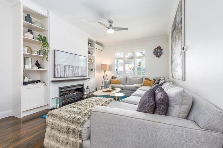 Photo of property in 1/27 Onewa Road, Northcote, Auckland, 0627