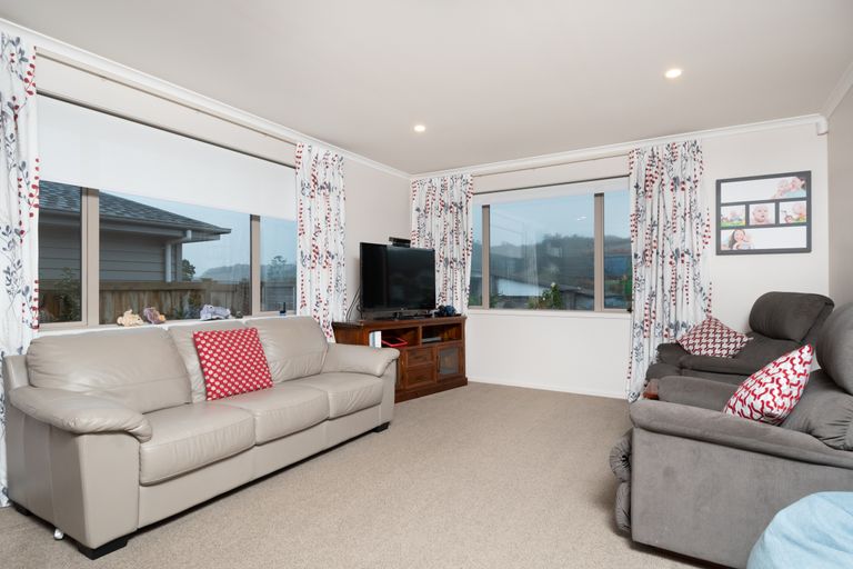 Photo of property in 18 Josh Road, Huapai, Kumeu, 0810