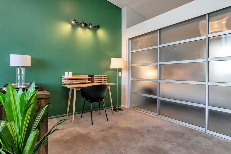 Photo of property in Shed 20 Princes Wharf Apartments, 48a/139 Quay Street, Auckland Central, Auckland, 1010