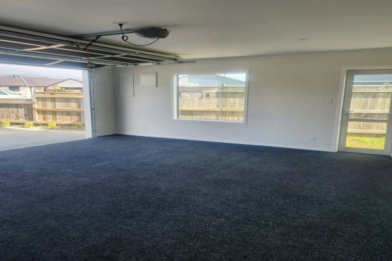 Photo of property in 8 Ash Close, Levin, 5510