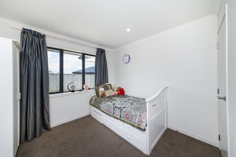 Photo of property in 12 Gibraltar Way, Fitzherbert, Palmerston North, 4410