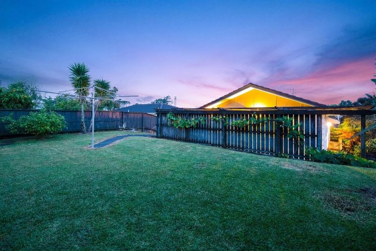 Photo of property in 61 Sunline Avenue, Massey, Auckland, 0614
