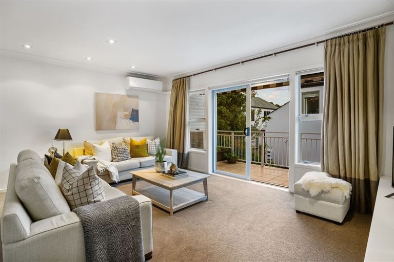 Photo of property in 2/14 Frieston Road, Milford, Auckland, 0620