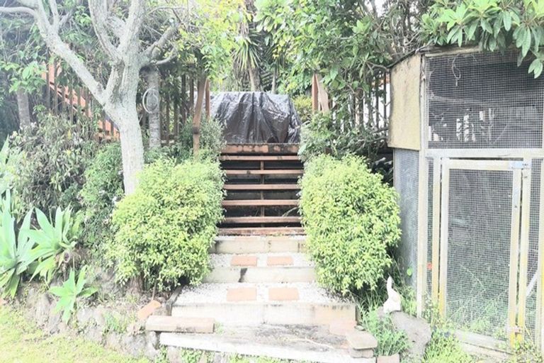 Photo of property in 2/9 Bronzewing Terrace, Unsworth Heights, Auckland, 0632