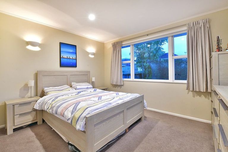 Photo of property in 1/5 September Place, Forrest Hill, Auckland, 0620