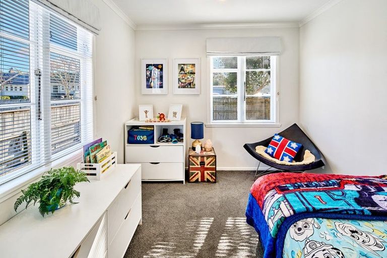 Photo of property in 33 Gibson Crescent, Naenae, Lower Hutt, 5011