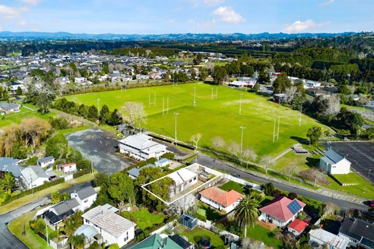 Photo of property in 15 Edward Street, Riverhead, 0820