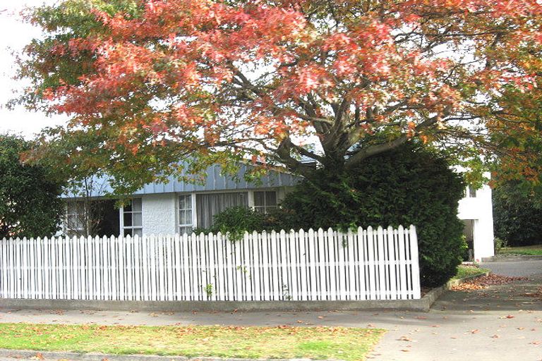 Photo of property in 53 Maidstone Road, Ilam, Christchurch, 8041