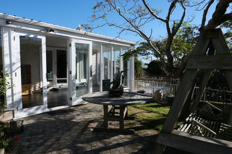 Photo of property in 75 Seaview Road, Paraparaumu Beach, Paraparaumu, 5032