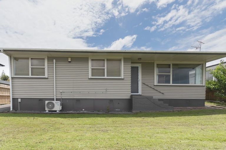 Photo of property in 18 Blue Way, Glendene, Auckland, 0602