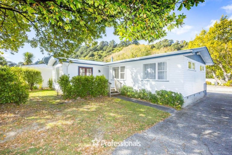 Photo of property in 14 Molloys Road, Te Marua, Upper Hutt, 5018