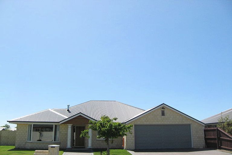 Photo of property in 5 Harrys Way, Redwood, Christchurch, 8051
