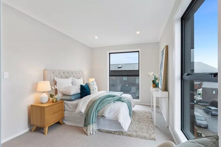 Photo of property in 1/2 Ko Nui Place, Hobsonville, 0616