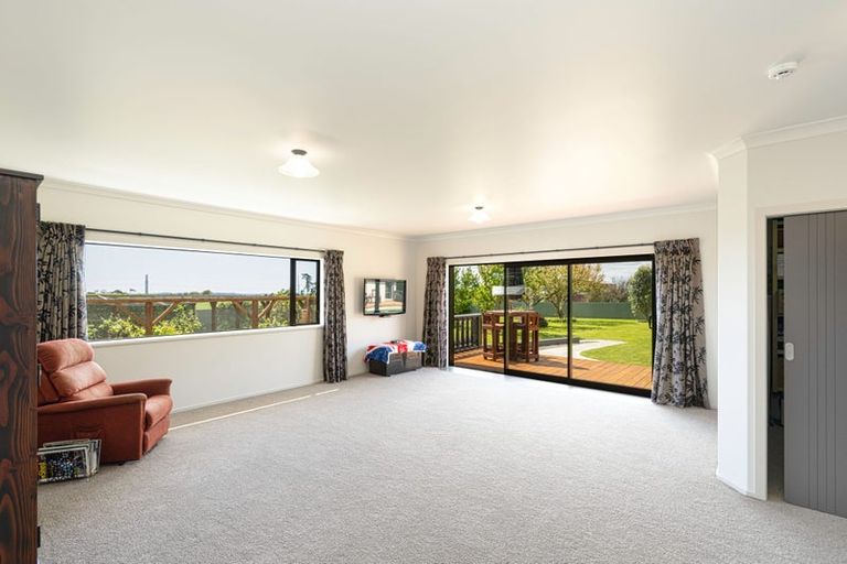 Photo of property in 347a Tararua Road, Levin, 5571