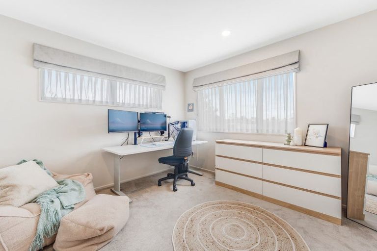 Photo of property in 10 Hedge Row, Sunnyhills, Auckland, 2010