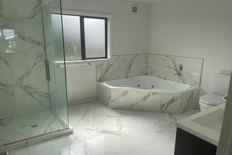 Photo of property in 2/28 Ngataringa Road, Devonport, Auckland, 0624