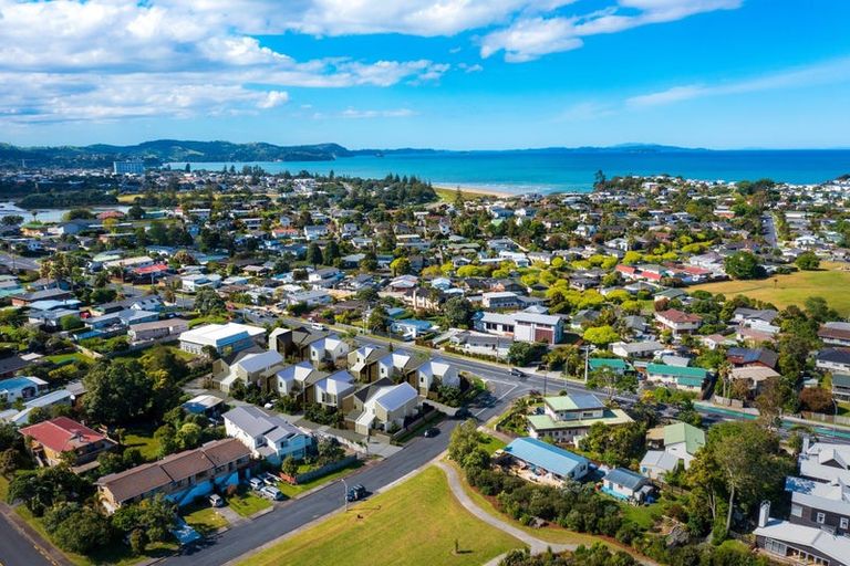 Photo of property in 41 Red Beach Road, Red Beach, 0932