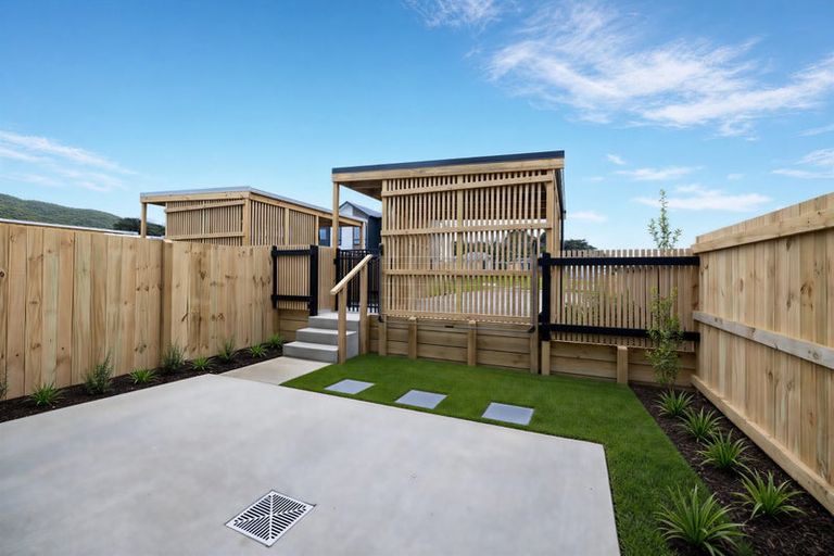 Photo of property in 2 Tarapuka Road, Kenepuru, 5022