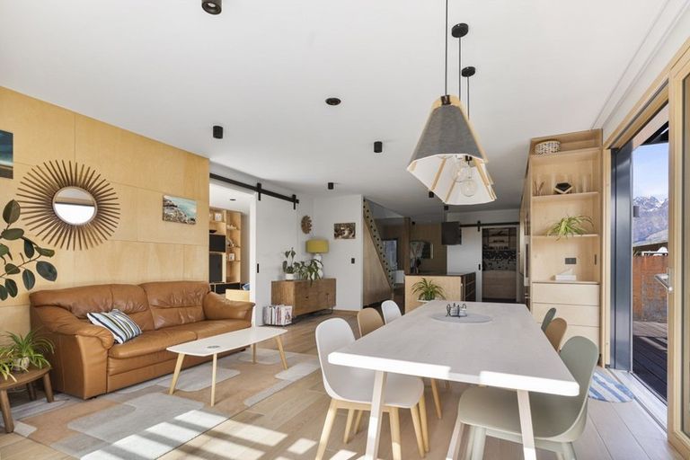 Photo of property in 6 Soudley Court, Jacks Point, Queenstown, 9371