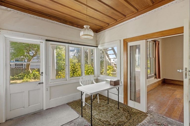 Photo of property in 9 Hukarere Road, Bluff Hill, Napier, 4110