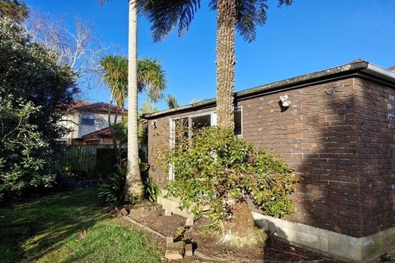 Photo of property in 3 Waters Place, New Lynn, Auckland, 0600