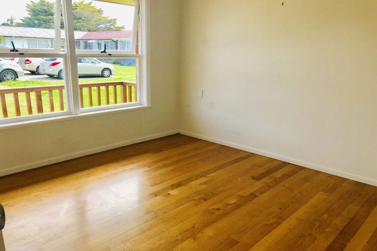 Photo of property in 1/35 Shakespeare Road, Milford, Auckland, 0620