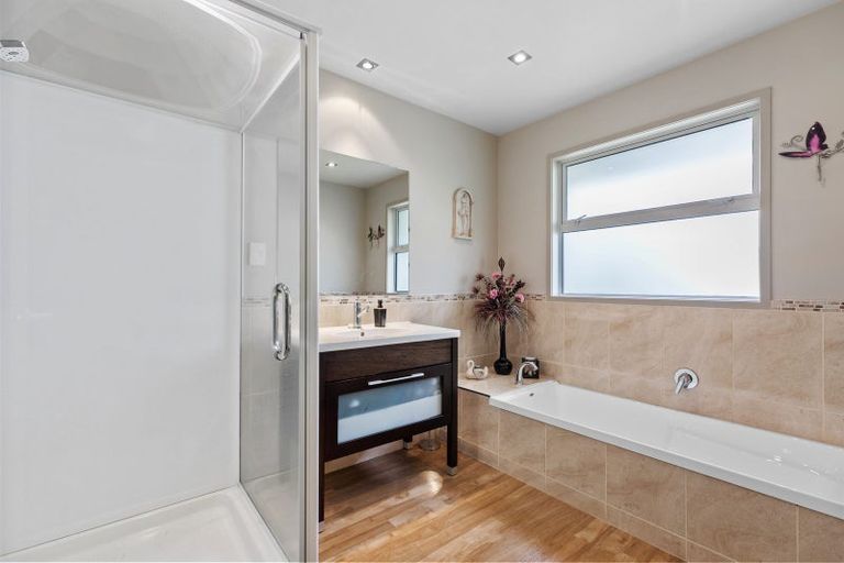 Photo of property in 37 Contour Avenue, Pyes Pa, Tauranga, 3112