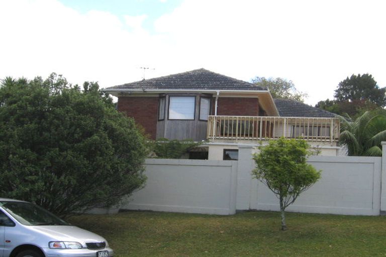 Photo of property in 1 Wyoming Avenue, Murrays Bay, Auckland, 0630