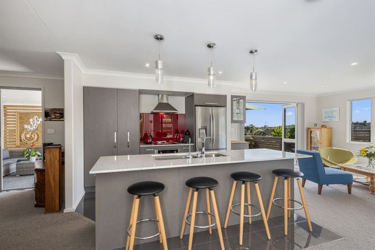 Photo of property in 2 Damien Place, Ohauiti, Tauranga, 3112