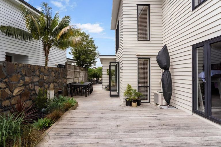 Photo of property in 27 Tamaki Drive, Pakuranga, Auckland, 2010