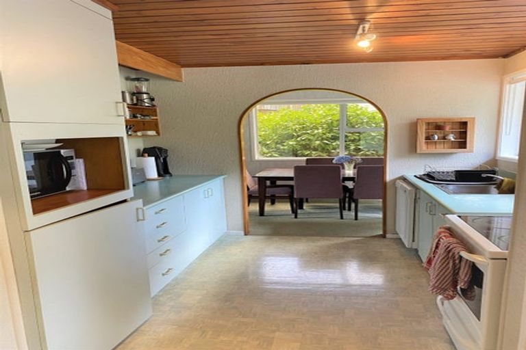 Photo of property in 44 Easton Park Parade, Glenfield, Auckland, 0629