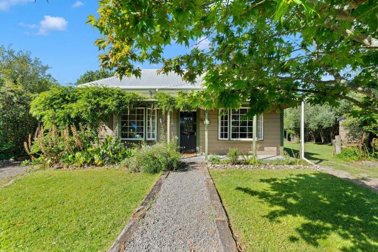 Photo of property in 24 Papawai Road, Greytown, 5712