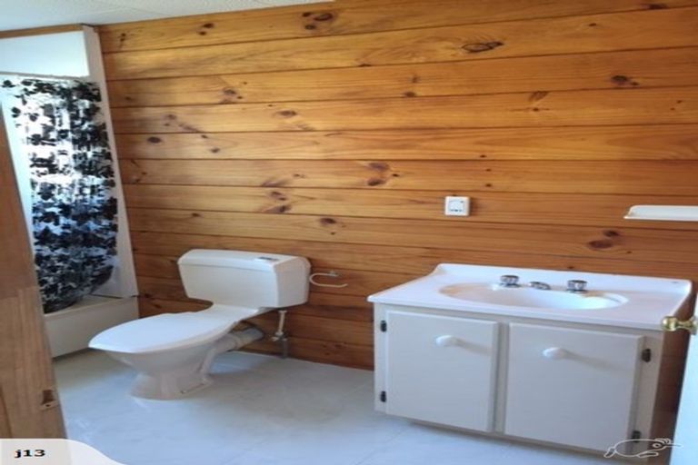 Photo of property in 1/202 Te Atatu Road, Te Atatu South, Auckland, 0610