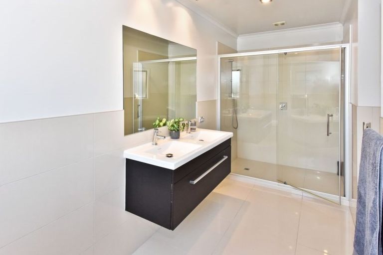 Photo of property in 6 Henriette Place, The Gardens, Auckland, 2105