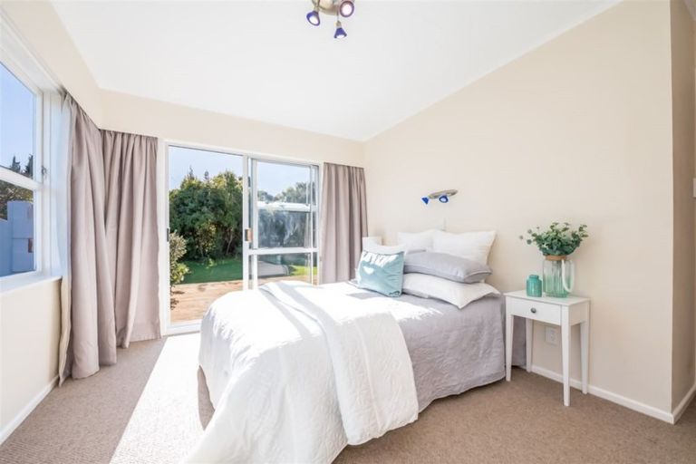Photo of property in 1 Viscount Grove, Kelson, Lower Hutt, 5010