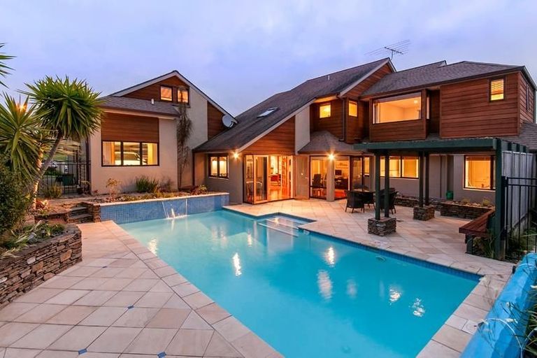 Photo of property in 8 Lynton Road, Bucklands Beach, Auckland, 2012