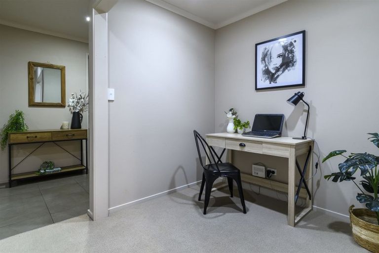 Photo of property in 136 Waterside Drive, Pyes Pa, Tauranga, 3112