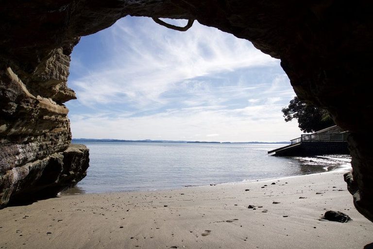 Photo of property in 1291 Whangaparaoa Road, Army Bay, Whangaparaoa, 0930