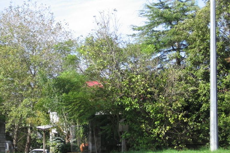 Photo of property in 89 Hobsonville Road, West Harbour, Auckland, 0618