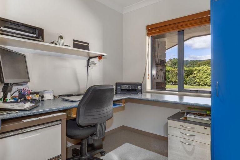 Photo of property in 38 Pohutukawa Drive, Levin, 5571