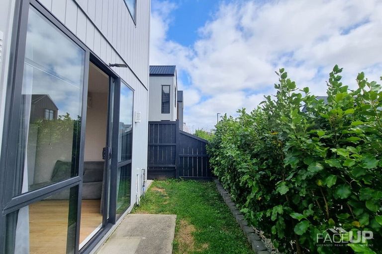Photo of property in 10 Skua Road, Hobsonville, Auckland, 0616