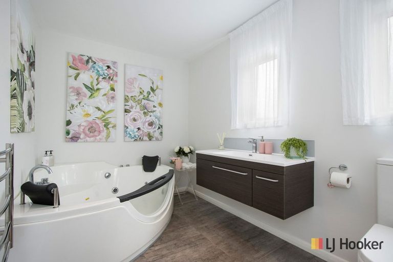 Photo of property in 35 Waione Avenue, Athenree, Waihi Beach, 3177