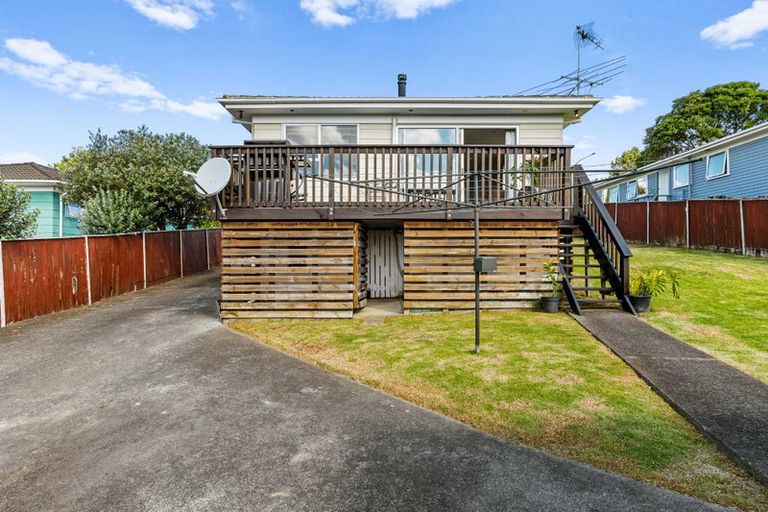 Photo of property in 16 Arlette Place, Massey, Auckland, 0614