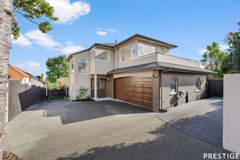 Photo of property in 210 East Coast Road, Forrest Hill, Auckland, 0620