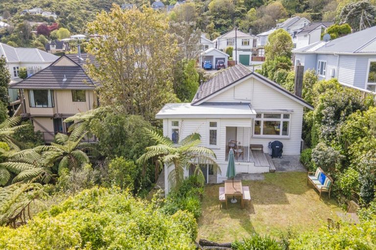 Photo of property in 18 Omar Street, Khandallah, Wellington, 6035