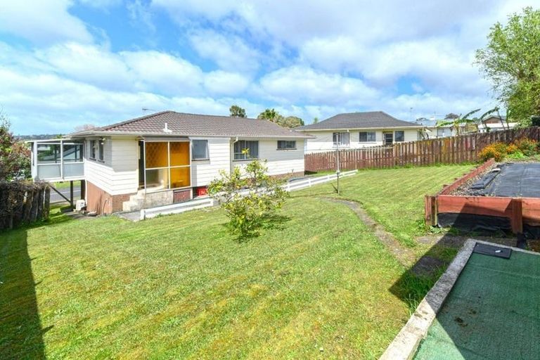 Photo of property in 37 Rosewarne Crescent, Glendene, Auckland, 0602