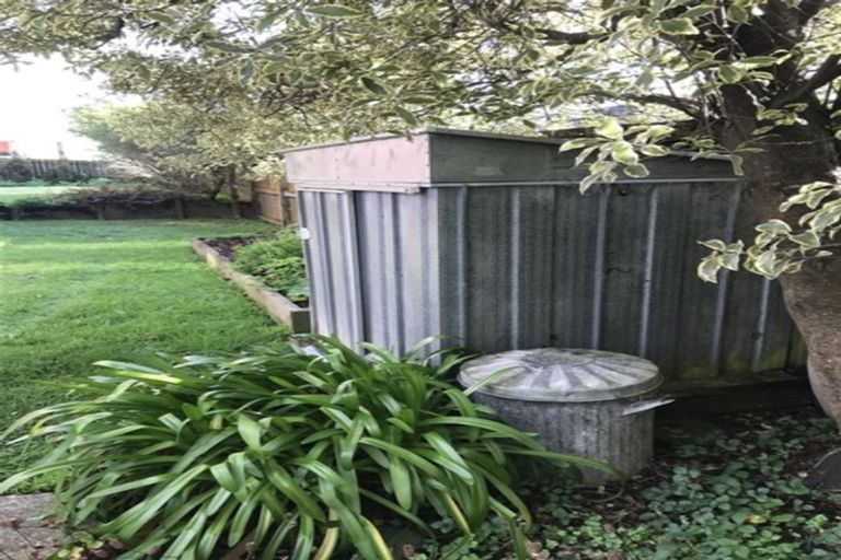 Photo of property in 70 Waiora Road, Stanmore Bay, Whangaparaoa, 0932