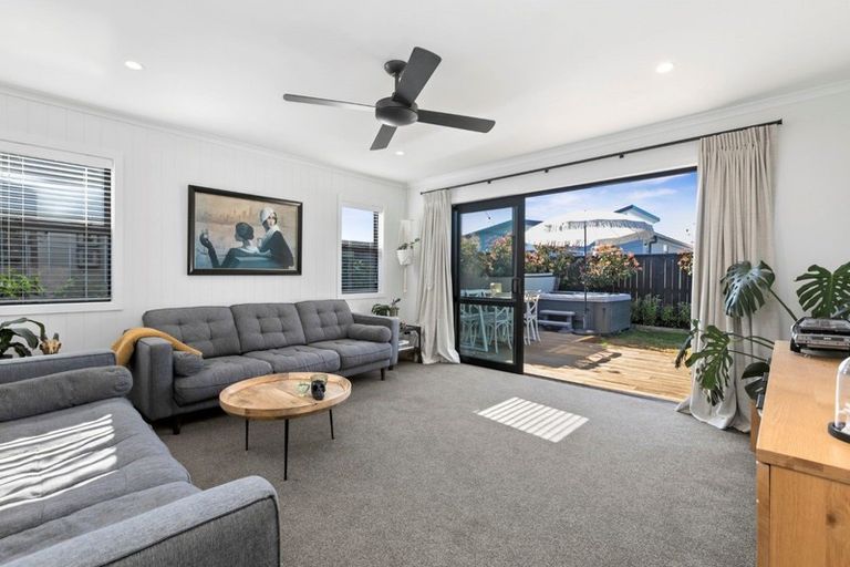 Photo of property in 15 Pimelea Street, Papamoa Beach, Papamoa, 3118