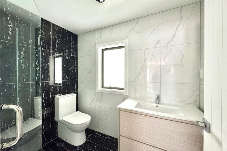 Photo of property in 8a Kelvyn Grove, Hillpark, Auckland, 2102